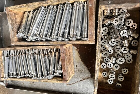 타블릿 프레스 기계용 멀티 톱 타블릿 프레스 도구 (Multi-Tip Dies & Punches) 협력 업체